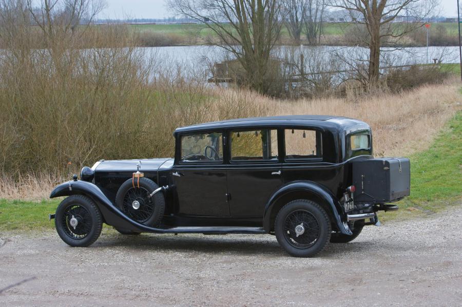  Lancia Astura Limousine 1932 года  (фото 5 из 17)